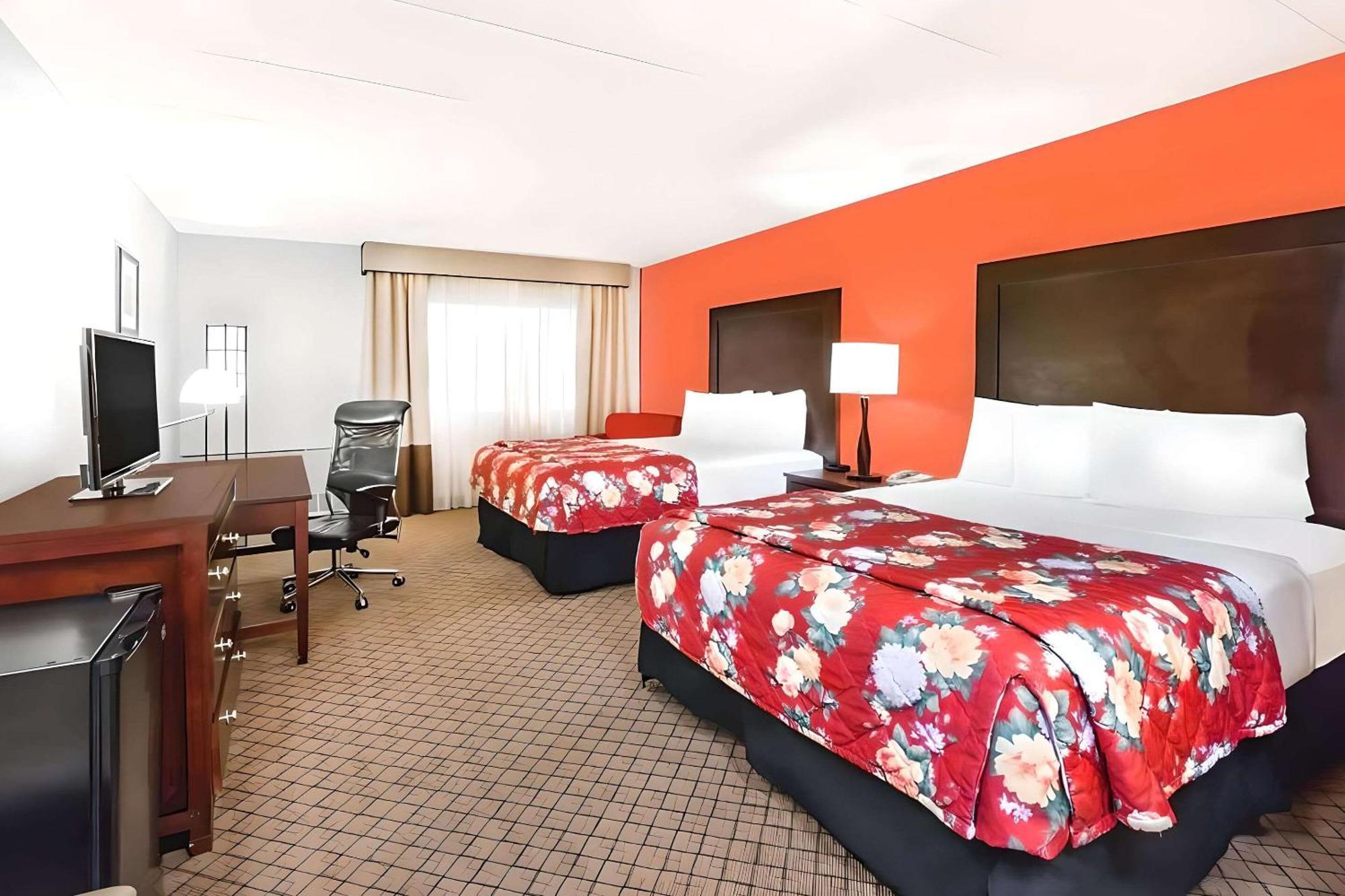 Clarion Hotel Lansing Exterior photo